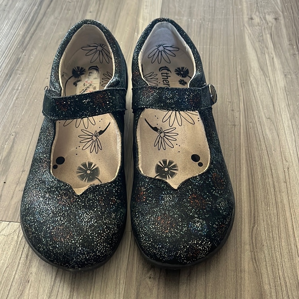 Therafit SZ 8.5-9 Mary Jane style support shoe. Preowned,gently worn.
